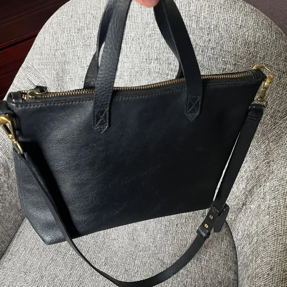 Madewell Crossbody Leather Zip-Up Medium Tote - Picture 10 of 16